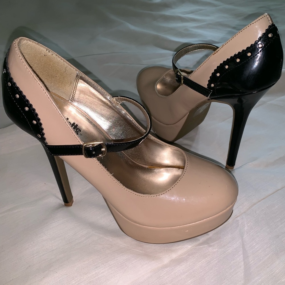 Faux Lace-back Mary-Jane Heels